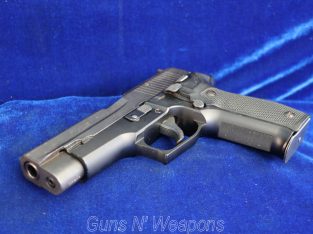 SIG P226 9mm Semi Auto Pistol in Original Retail Box *SOLD*